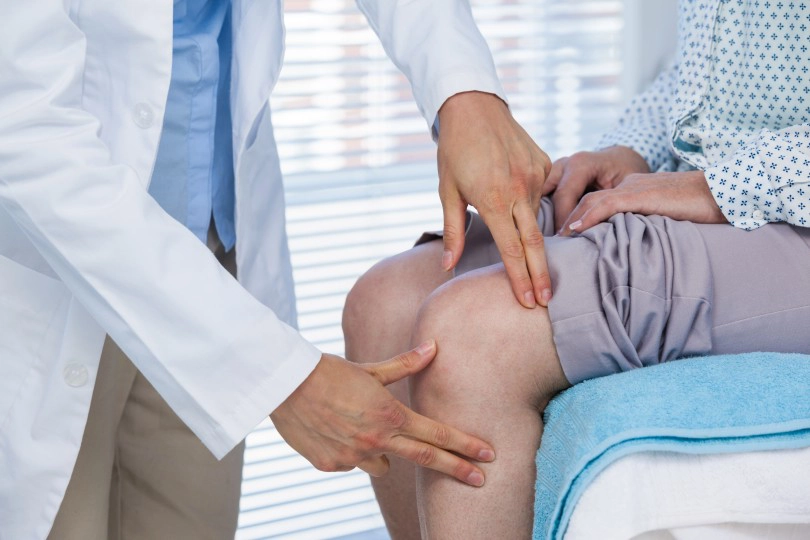 doctor-examining-patient-knee Digestive Health